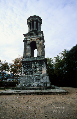 glanum pillar