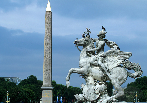 cleopatra's needle and statue